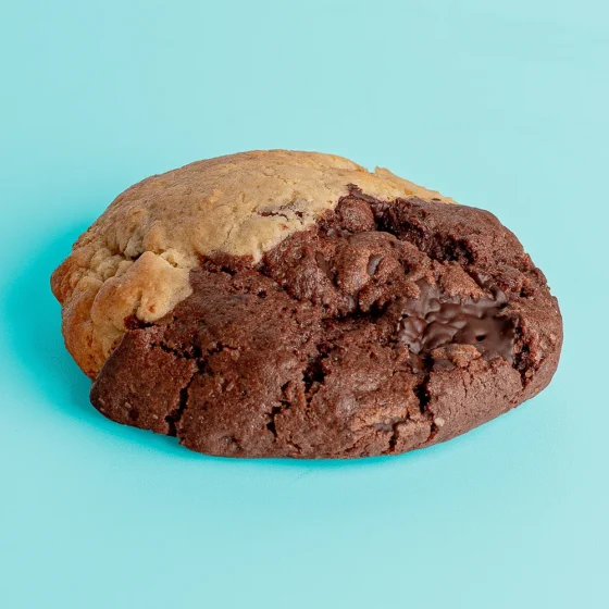 Cookie mix mitad clásica y mitad doble cocholate - Cookie americana de - Galletas - Mila Repostería en Alicante