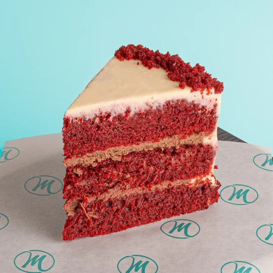 Tartas de bizcocho Porción tarta Red Velvet - Mila Repostería en Alicante